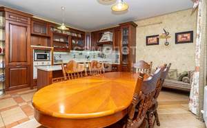 Дом 752м&sup2;, 2-этажный, участок 23 сот.  