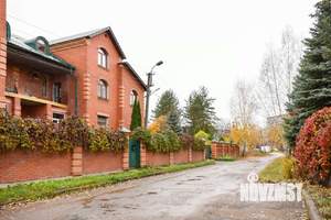 Дом 933м², 3-этажный, участок 33 сот.  