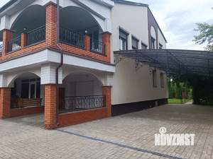 Дом 420м&sup2;, 3-этажный, участок 10 сот.  