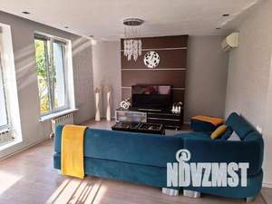 Дом 236м&sup2;, 3-этажный, участок 8 сот.  