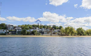 Дом 656м&sup2;, 3-этажный, участок 30 сот.  