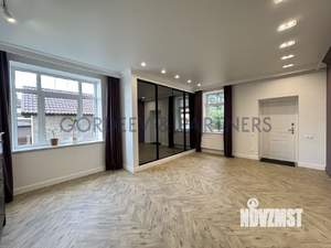 Дом 379м², 3-этажный, участок 14 сот.  