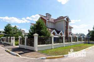 Дом 293м², 3-этажный, участок 13 сот.  