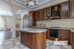 Коттедж 270м², 3-этажный, участок 10 сот.  