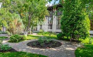 Дом 752м&sup2;, 2-этажный, участок 23 сот.  