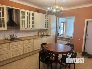 Дом 220м&sup2;, 2-этажный, участок 5 сот.  