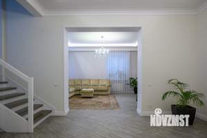 Дом 527м&sup2;, 3-этажный, участок 13 сот.  