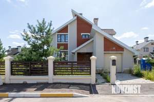 Дом 293м², 3-этажный, участок 13 сот.  