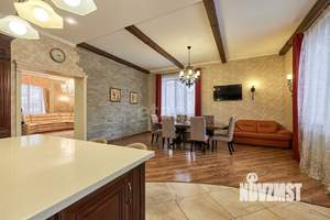 Дом 340м², 3-этажный, участок 7 сот.  