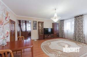 Дом 219м², 3-этажный, участок 9 сот.  