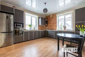 Дом 190м², 2-этажный, участок 9 сот.  