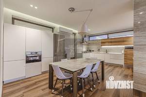 Дом 600м&sup2;, 3-этажный, участок 8 сот.  