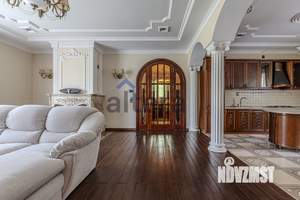 Коттедж 270м², 3-этажный, участок 10 сот.  