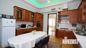 Дом 500м², 3-этажный, участок 8 сот.  