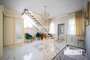 Дом 261м², 2-этажный, участок 10 сот.  