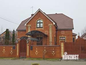 Дом 302м², 3-этажный, участок 10 сот.  