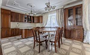 Дом 270м², 3-этажный, участок 10 сот.  