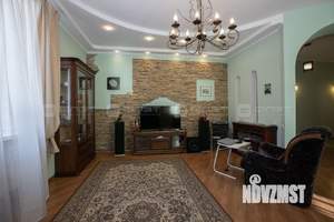 Дом 330м², 2-этажный, участок 6 сот.  