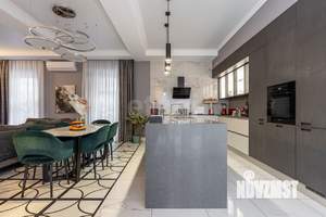 Дом 265м&sup2;, 2-этажный, участок 4 сот.  