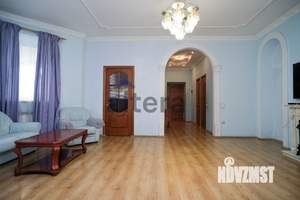 Дом 286м², 2-этажный, участок 6 сот.  