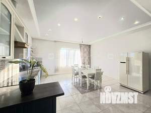 Дом 222м², 2-этажный, участок 10 сот.  