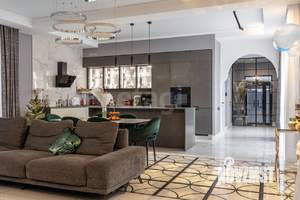 Дом 265м&sup2;, 2-этажный, участок 4 сот.  