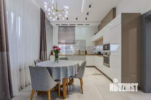 Дом 271м&sup2;, 2-этажный, участок 8 сот.  