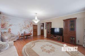 Дом 219м², 3-этажный, участок 9 сот.  