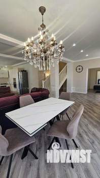 Дом 180м&sup2;, 2-этажный, участок 10 сот.  