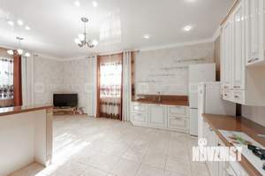 Дом 175м&sup2;, 2-этажный, участок 10 сот.  