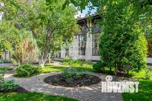 Дом 752м&sup2;, 2-этажный, участок 23 сот.  