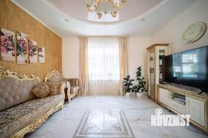 Дом 261м², 3-этажный, участок 10 сот.  