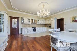 Дом 479м², 3-этажный, участок 18 сот.  