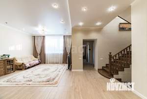 Дом 241м², 3-этажный, участок 10 сот.  