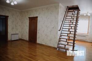 Дом 368м&sup2;, 3-этажный, участок 6 сот.  