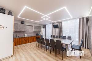 Дом 220м&sup2;, 2-этажный, участок 4 сот.  