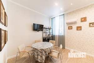 Дом 241м², 3-этажный, участок 10 сот.  