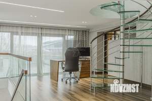 Дом 600м&sup2;, 3-этажный, участок 8 сот.  