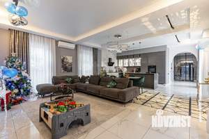 Дом 265м&sup2;, 2-этажный, участок 4 сот.  