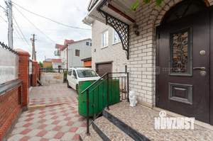 Дом 180м&sup2;, 2-этажный, участок 6 сот.  