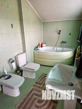 Дом 236м&sup2;, 3-этажный, участок 8 сот.  