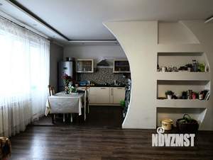 Коттедж 220м², 2-этажный, участок 10 сот.  