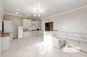 Дом 175м², 2-этажный, участок 10 сот.  