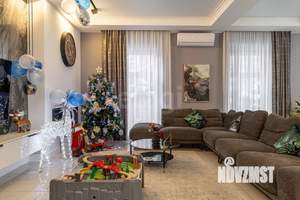 Дом 265м&sup2;, 2-этажный, участок 4 сот.  