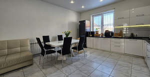 Дом 371м&sup2;, 3-этажный, участок 8 сот.  