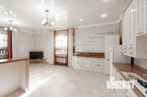 Дом 175м&sup2;, 2-этажный, участок 10 сот.  