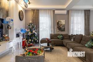 Дом 265м&sup2;, 2-этажный, участок 4 сот.  