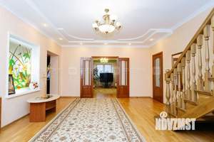 Дом 302м², 3-этажный, участок 10 сот.  