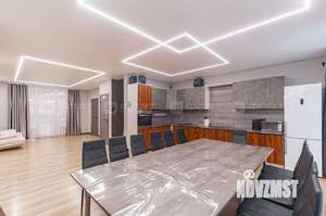 Дом 220м&sup2;, 2-этажный, участок 4 сот.  