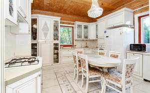 Дом 274м&sup2;, 2-этажный, участок 0 сот.  